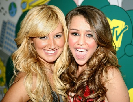 miley_cyrus_a_ashej_tisdale_2.jpg