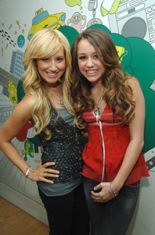 miley_cyrus_a_ashej_tisdale_5.jpg