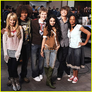 highschoolmusicaltwocasqc3.jpg